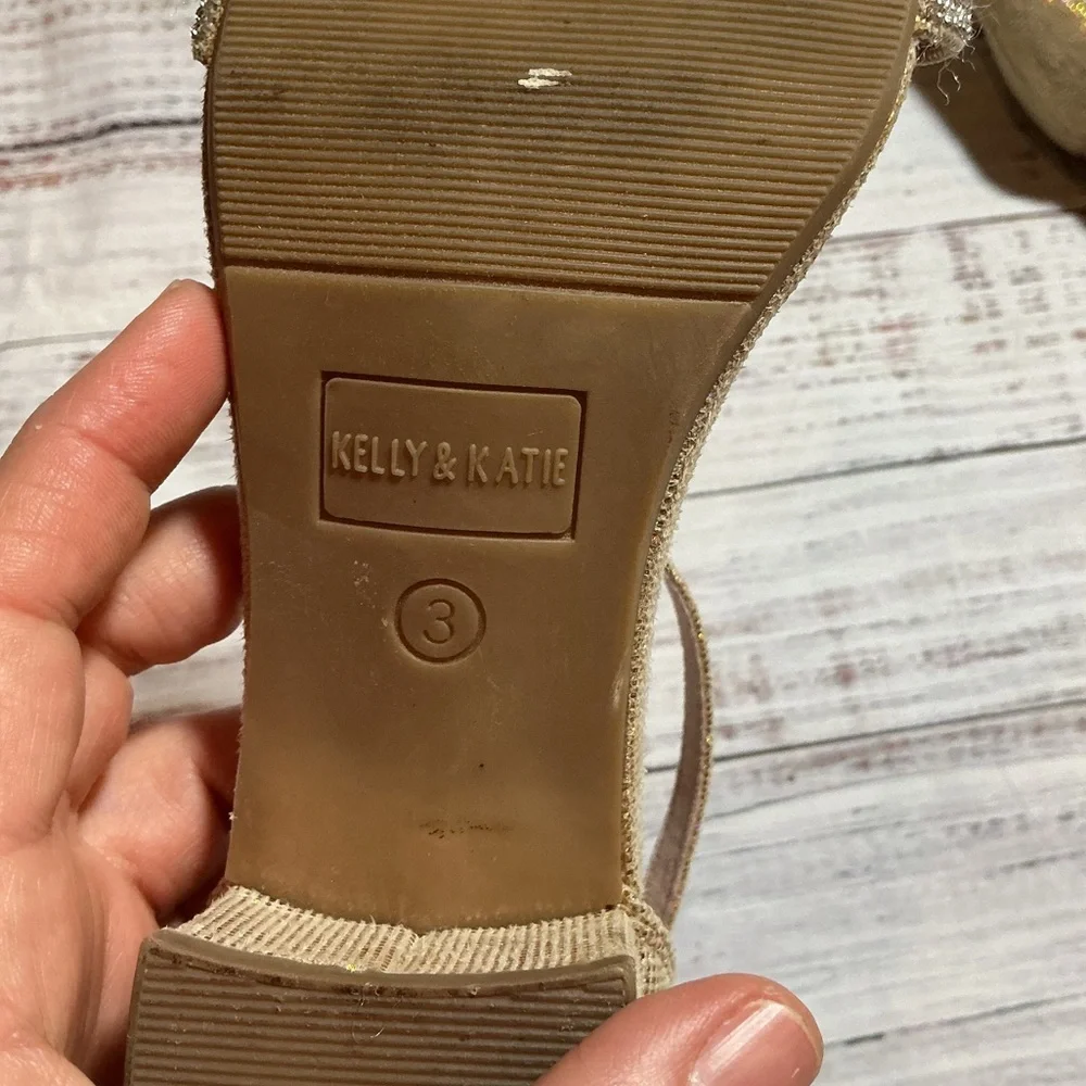 Kelly & Katie brand girls' heeled sandals. Size 3.